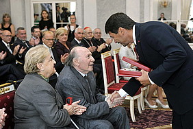 Imre Kertész and János Áder, the President of Hungary at the awarding ceremony of August 20, 2014.